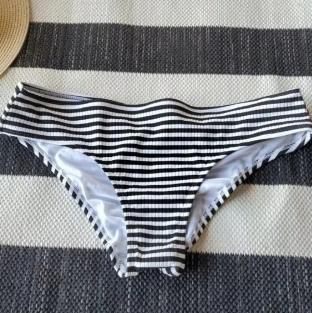 NEW Juniors XS Cheeky Bikini Bottoms Black & White Striped by Xhilaration